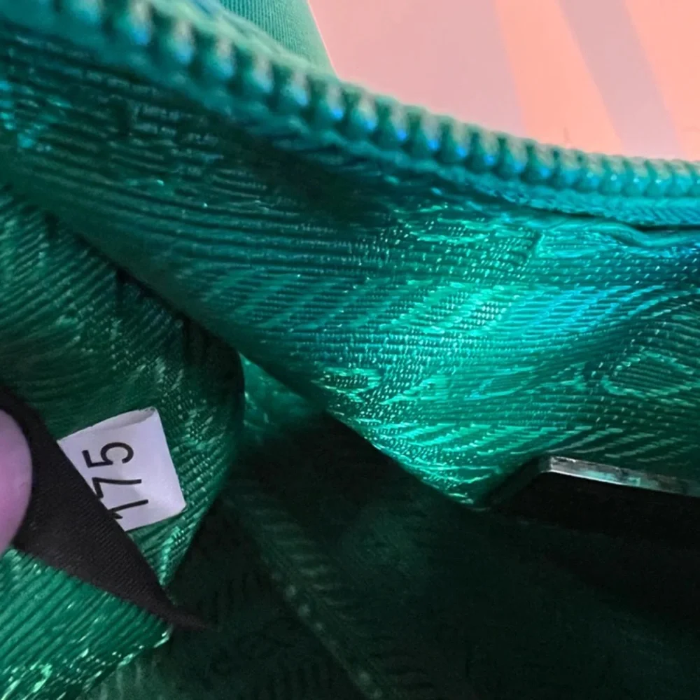 Prada Mini Re-edition 2000 - Picture 6 of 7